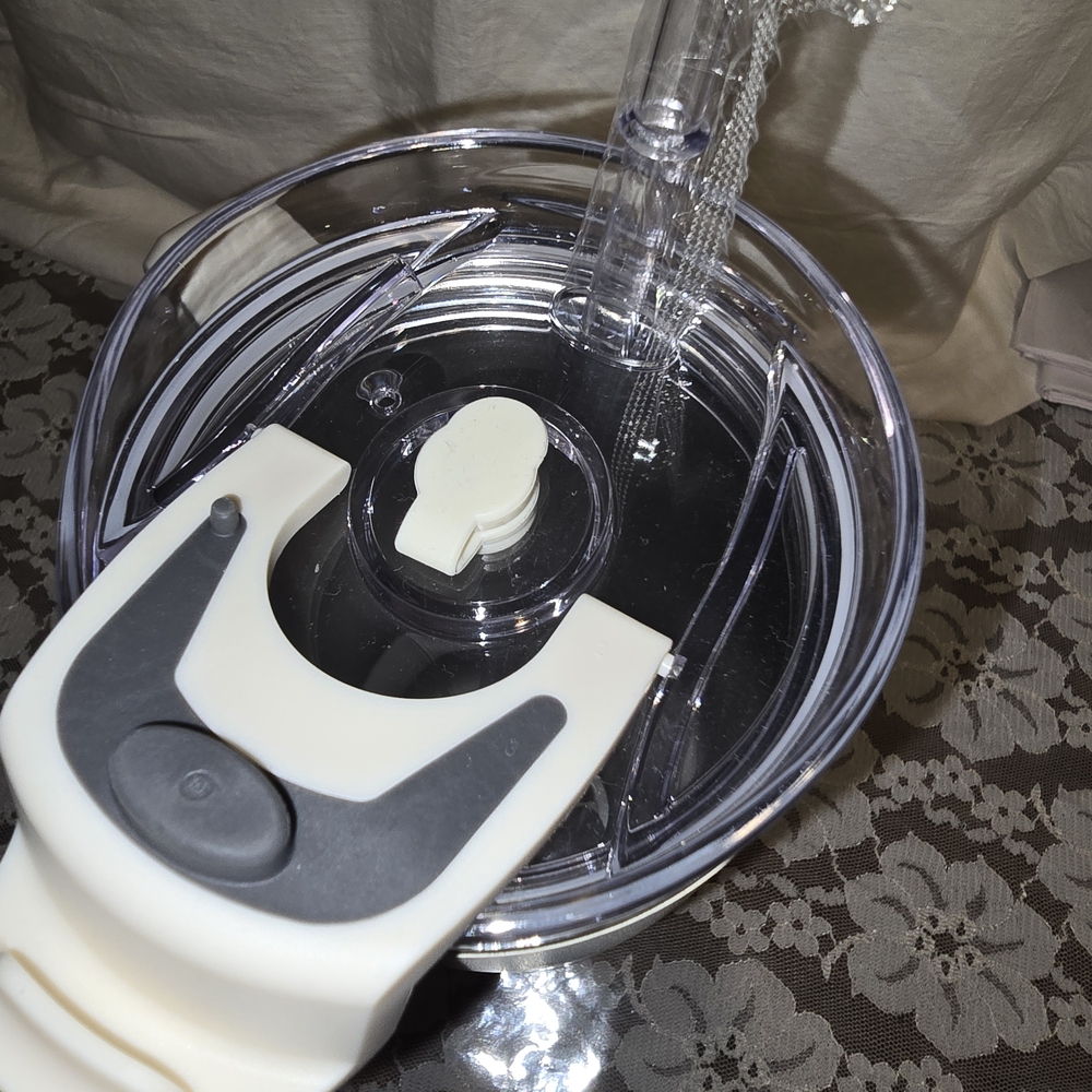 Serengeti Cream Bulldog Tumbler - Picture 4 of 7
